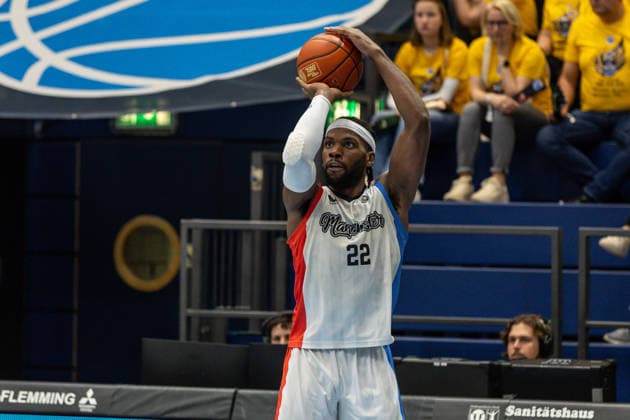 GER, ENBL VIMODROM Final 4, Halbfinale 2, SYNTAINICS MBC - Manchester Basketball. 22.04.2026, Stadthalle, Weißenfels, GER, ENBL VIMODROM Final 4, Halbfinale 2, SYNTAINICS MBC - Manchester Basketball. Tim Adetukasi (Manchester Basketball, 22) Â Foto Alexander Trienitz Weißenfels Stadthalle Sachsen-Anhalt Deutschland