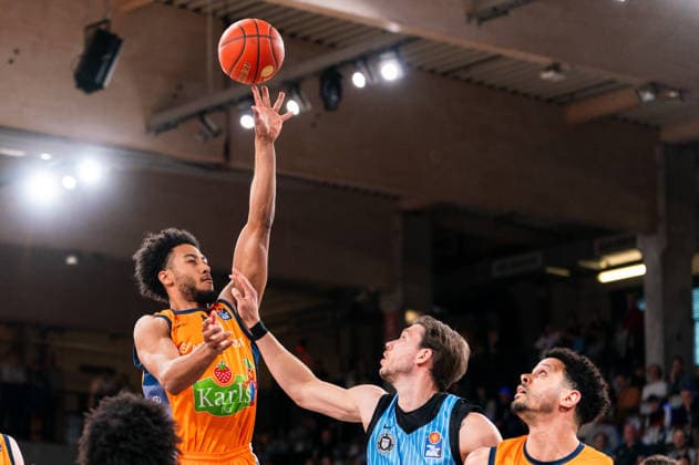 D Shawn Schwartz (Rostock Seawolves, 5) beim Wurf, GER, Veolia Towers Hamburg vs Rostock Seawolves, Basketball, Bundesliga, Spieltag 13, Saison 2025 2026, 22.04.2026 GER, Veolia Towers Hamburg vs Rostock Seawolves, Basketball, Bundesliga, Spieltag 13, Saison 2025 2026, 22.04.2026 Hamburg Copyright: xEibner-Pressefoto MaxxVincenx EP_MVN