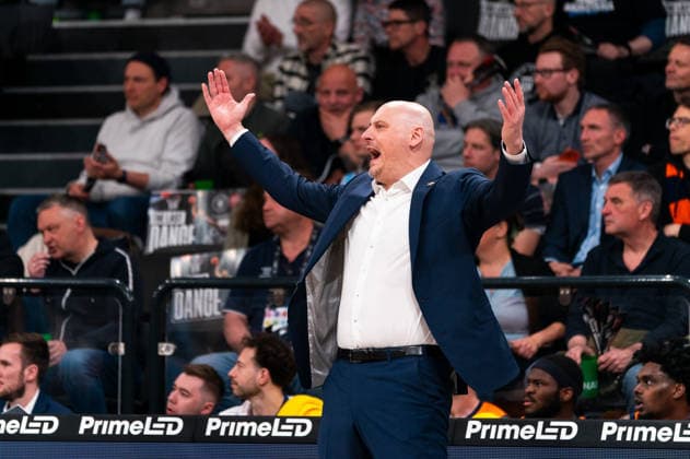 Przemysław Frasunkiewicz (Rostock Seawolves, Trainer) Emotionen, GER, Veolia Towers Hamburg vs Rostock Seawolves, Basketball, Bundesliga, Spieltag 13, Saison 2025 2026, 22.04.2026 GER, Veolia Towers Hamburg vs Rostock Seawolves, Basketball, Bundesliga, Spieltag 13, Saison 2025 2026, 22.04.2026 Hamburg Copyright: xEibner-Pressefoto MaxxVincenx EP_MVN
