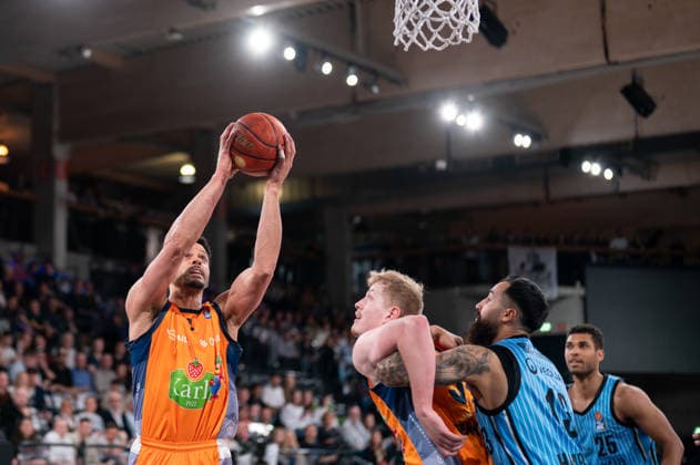 Dominic Lockhart (Rostock Seawolves, 3) beim Korbleger, GER, Veolia Towers Hamburg vs Rostock Seawolves, Basketball, Bundesliga, Spieltag 13, Saison 2025 2026, 22.04.2026 GER, Veolia Towers Hamburg vs Rostock Seawolves, Basketball, Bundesliga, Spieltag 13, Saison 2025 2026, 22.04.2026 Hamburg Copyright: xEibner-Pressefoto MaxxVincenx EP_MVN