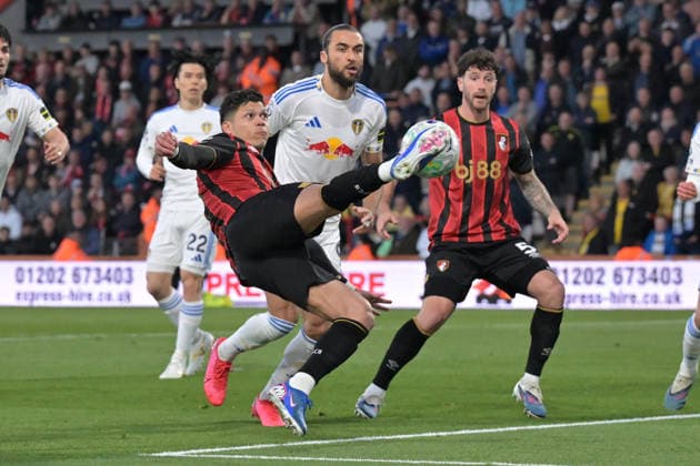 Bournemouth v Leeds United, Premier League Evanilson (9) of AFC Bournemouth shoots at goal during the Premier League match between Bournemouth and Leeds United at the Vitality Stadium, Bournemouth, UK on 22 April 2026. Bournemouth Vitality Stadium Dorset UK Editorial use only DataCo restrictions apply See www.football-dataco.com , Copyright: xGrahamxHuntx PSI-24147-0037