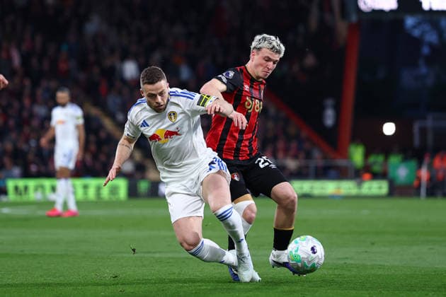 Bournemouth, England, 22nd April 2026. Gabriel Gudmundsson of Leeds United and Ãlex JimÃ nez of Bournemouth challenge for the ball during the AFC Bournemouth vs Leeds United Premier League match at the Vitality Stadium, Bournemouth. Picture credit should read: Paul Terry Sportimage EDITORIAL USE ONLY. No use with unauthorised audio, video, data, fixture lists, club league logos or live services. Online in-match use limited to 120 images, no video emulation. No use in betting, games or single club league player publications. SPI_014_PT_Bournemouth_Leeds SPI-4707-0014