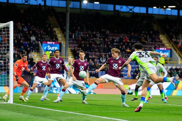 Burnley v Manchester City, Premier League Martin Dubravka (1) of Burnley saves a header from Nico O Reilly (33) of Manchester City during the Premier League match between Burnley and Manchester City at Turf Moor, Burnley, UK on 22 April 2026. Burnley Turf Moor Lancashire UK Editorial use only DataCo restrictions apply See www.football-dataco.com , Copyright: xConorxMolloyx PSI-24117-0048
