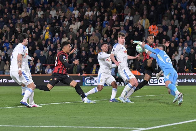 Bournemouth v Leeds United, Premier League Karl Darlow (26) of Leeds United makes a save from a shot at goal by Marcos Senesi (5) of AFC Bournemouth during the Premier League match between Bournemouth and Leeds United at the Vitality Stadium, Bournemouth, UK on 22 April 2026. Bournemouth Vitality Stadium Dorset UK Editorial use only DataCo restrictions apply See www.football-dataco.com , Copyright: xGrahamxHuntx PSI-24147-0056