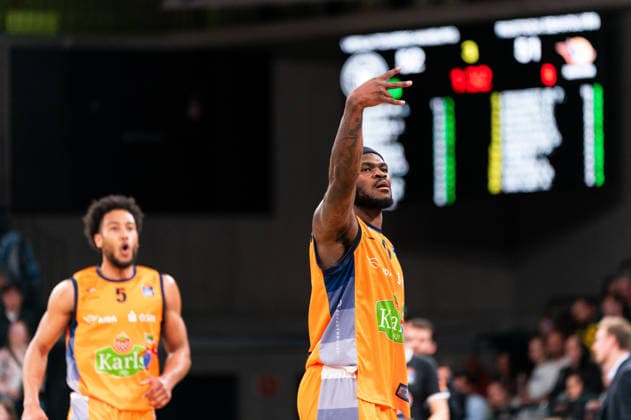 TJ Crockett Jr (Rostock Seawolves, 0) jubelt Jubel, D Shawn Schwartz (Rostock Seawolves, 5), GER, Veolia Towers Hamburg vs Rostock Seawolves, Basketball, Bundesliga, Spieltag 13, Saison 2025 2026, 22.04.2026 GER, Veolia Towers Hamburg vs Rostock Seawolves, Basketball, Bundesliga, Spieltag 13, Saison 2025 2026, 22.04.2026 Hamburg Copyright: xEibner-Pressefoto MaxxVincenx EP_MVN