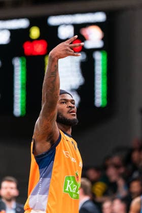 TJ Crockett Jr (Rostock Seawolves, 0) jubelt Jubel, GER, Veolia Towers Hamburg vs Rostock Seawolves, Basketball, Bundesliga, Spieltag 13, Saison 2025 2026, 22.04.2026 GER, Veolia Towers Hamburg vs Rostock Seawolves, Basketball, Bundesliga, Spieltag 13, Saison 2025 2026, 22.04.2026 Hamburg Copyright: xEibner-Pressefoto MaxxVincenx EP_MVN