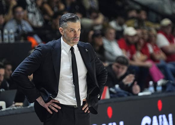 Besiktas GAIN v Cosea JL Bourg - BKT EuroCup ISTANBUL, TURKIYE - APRIL 22: Head coach of Besiktas GAIN Dusan Alimpijevic follows the BKT EuroCup Week 17 basketball match between Besiktas GAIN and Cosea JL Bourg at the Besiktas GAIN Sports Complex in Istanbul, Turkiye on April 22, 2026. Esra Bilgin Anadolu Istanbul Turkey. Editorial use only. Please get in touch for any other usage.  Copyright: x2026xAnadoluxEsraxBilginx