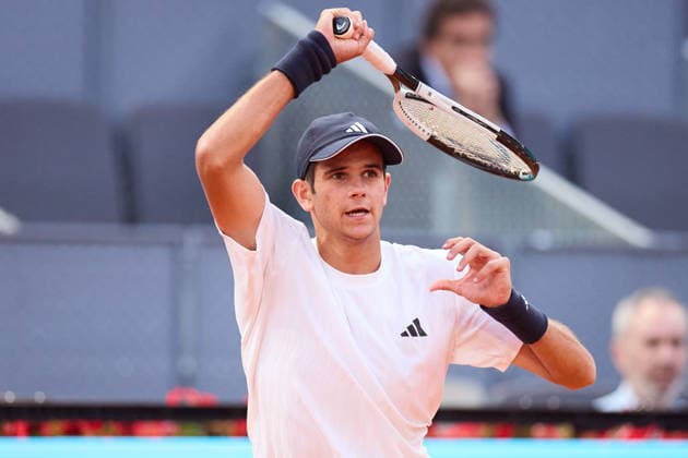 Mutua Madrid Open - Day Three Rafael Jodar of Spain plays a forehand against Jesper De Jong of Netherlands during the MenÕs Singles match on day three of the Mutua Madrid Open at Caja Magica on April 22, 2026, in Madrid, Spain. Madrid Caja Magica Madrid Spain RL_MMO2K26_000615 Copyright: xRicardoxLarreinax