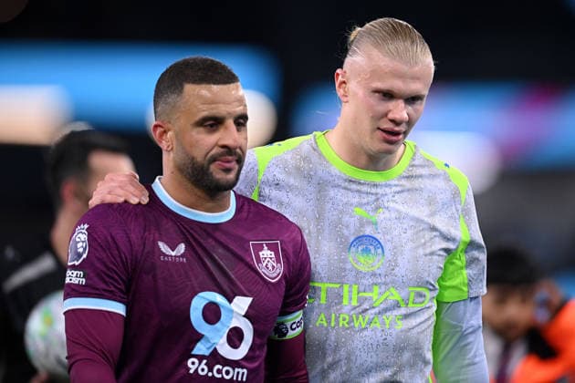 Burnley v Manchester City, Premier League Erling Braut Haaland of Manchester City interacts with Kyle Walker of Burnley going into half-time during the Burnley v Manchester City Premier League match at Turf Moor, Burnley, England on 22 April 2026 Credit: Ben Roberts Every Second Media Editorial use only. All images are copyright Every Second Media Limited. No images may be reproduced without prior permission. All rights reserved. Premier League and Football League images are subject to licensing agreements with Football DataCo Limited. see https: www.football-dataco.com Copyright: xIMAGO EveryxSecondxMediax ESM-1934-0020 BenxRobertsx xEveryxSecondxMediax