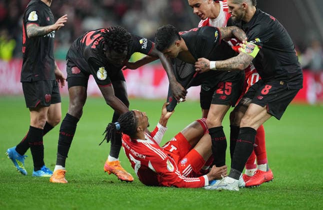 Exequiel Palacios (Bayer 04 Leverkusen) and Michael Olise (Bayern Munich) battle for the ball during Bayer 04 Leverkusen and FC Bayern München, Semifinal DFB-Pokal, at BayArena, Leverkusen, Germany on April 22, 2026. Thor Wegner DeFodi Images. (Photo by DeFodi Images) - *** Exequiel Palacios Bayer 04 Leverkusen and Michael Olise Bayern Munich battle for the ball during Bayer 04 Leverkusen and FC Bayern München, Semifinal DFB Pokal, at BayArena, Leverkusen, Germany on April 22, 2026 Thor Wegner DeFodi Images Photo by DeFodi Images