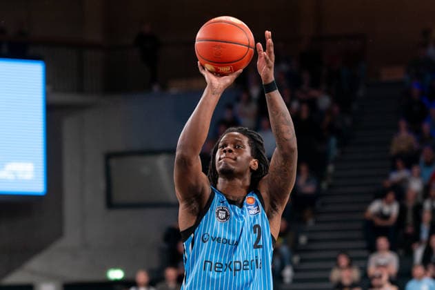 Leonard Thorpe Jr. (Veolia Towers Hamburg, 02) beim Freiwurf, GER, Veolia Towers Hamburg vs Rostock Seawolves, Basketball, Bundesliga, Spieltag 13, Saison 2025 2026, 22.04.2026 GER, Veolia Towers Hamburg vs Rostock Seawolves, Basketball, Bundesliga, Spieltag 13, Saison 2025 2026, 22.04.2026 Hamburg Copyright: xEibner-Pressefoto MaxxVincenx EP_MVN