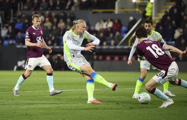 Burnley v Manchester City, FA Premier League 22.04.26 Burnley v Manchester City, FA Premier League Bradley Ormesher The Times Erling Haaland of Manchester City hots the post  Copyright: xBradleyxOrmesherx NINTCHDBPICT001075449693