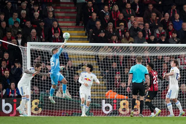 AFC Bournemouth v Leeds United, Premier League Leeds United goalkeeper Karl Darlow (26) during the AFC Bournemouth v Leeds United Premier League match at Vitality Stadium, Bournemouth, England on 22 April 2026 Credit: Robbie Hoad Every Second Media Editorial use only. All images are copyright Every Second Media Limited. No images may be reproduced without prior permission. All rights reserved. Premier League and Football League images are subject to licensing agreements with Football DataCo Limited. see https: www.football-dataco.com Copyright: xIMAGO EveryxSecondxMediax ESM-1935-0034 RobbiexHoadx xEveryxSecondxMediax