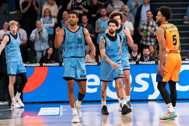 Kenneth Ogbe (Veolia Towers Hamburg, 25) jubelt Jubel, GER, Veolia Towers Hamburg vs Rostock Seawolves, Basketball, Bundesliga, Spieltag 13, Saison 2025 2026, 22.04.2026 GER, Veolia Towers Hamburg vs Rostock Seawolves, Basketball, Bundesliga, Spieltag 13, Saison 2025 2026, 22.04.2026 Hamburg Copyright: xEibner-Pressefoto MaxxVincenx EP_MVN