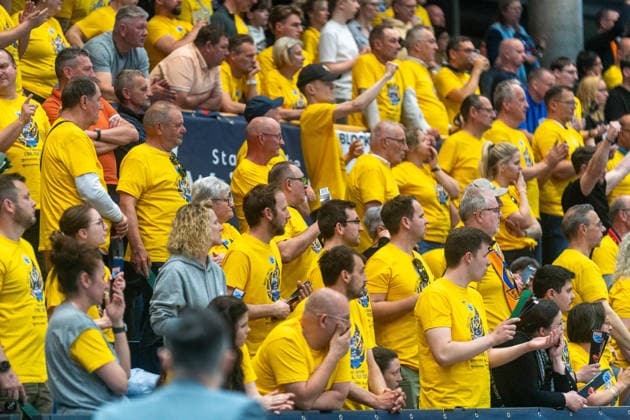 Die Weissenfelser Fans feuern ihr Team in den letzten Sekunden vor Abpfiff an GER, Syntainics MBC vs. Manchester Basketball Club, Basketball, European North Basketball League, Halbinale, Saison 2025 2026, 22.04.2026 GER, Syntainics MBC vs. Manchester Basketball Club, Basketball, European North Basketball League, Halbinale, Saison 2025 2026, 22.04.2026 Weissenfels Copyright: xEibner-Pressefoto PiaxSchindlerx EP_PSR