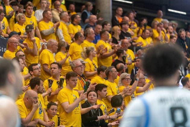 Weissenfelser Fans supporten ihr Team in den letzten Spielminuten GER, Syntainics MBC vs. Manchester Basketball Club, Basketball, European North Basketball League, Halbinale, Saison 2025 2026, 22.04.2026 GER, Syntainics MBC vs. Manchester Basketball Club, Basketball, European North Basketball League, Halbinale, Saison 2025 2026, 22.04.2026 Weissenfels Copyright: xEibner-Pressefoto PiaxSchindlerx EP_PSR