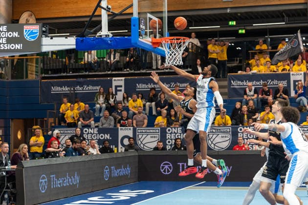 Marcus Foster (Syntainics MBC, 05) im Duell gegen Duke Shelton (Manchester Basketball Club, 30) GER, Syntainics MBC vs. Manchester Basketball Club, Basketball, European North Basketball League, Halbinale, Saison 2025 2026, 22.04.2026 GER, Syntainics MBC vs. Manchester Basketball Club, Basketball, European North Basketball League, Halbinale, Saison 2025 2026, 22.04.2026 Weissenfels Copyright: xEibner-Pressefoto PiaxSchindlerx EP_PSR