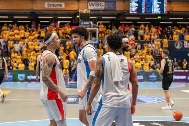Jubel bei Manchester nach Abpfiff GER, Syntainics MBC vs. Manchester Basketball Club, Basketball, European North Basketball League, Halbinale, Saison 2025 2026, 22.04.2026 GER, Syntainics MBC vs. Manchester Basketball Club, Basketball, European North Basketball League, Halbinale, Saison 2025 2026, 22.04.2026 Weissenfels Copyright: xEibner-Pressefoto PiaxSchindlerx EP_PSR
