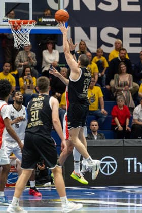 GER, ENBL VIMODROM Final 4, Halbfinale 2, SYNTAINICS MBC - Manchester Basketball. 22.04.2026, Stadthalle, Weißenfels, GER, ENBL VIMODROM Final 4, Halbfinale 2, SYNTAINICS MBC - Manchester Basketball. Nemanja Djurisic (Syntainics MBC, 42) Â Foto Alexander Trienitz Weißenfels Stadthalle Sachsen-Anhalt Deutschland