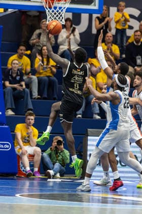 GER, ENBL VIMODROM Final 4, Halbfinale 2, SYNTAINICS MBC - Manchester Basketball. 22.04.2026, Stadthalle, Weißenfels, GER, ENBL VIMODROM Final 4, Halbfinale 2, SYNTAINICS MBC - Manchester Basketball. Khyri Thomas (Syntainics MBC, 0) Â Foto Alexander Trienitz Weißenfels Stadthalle Sachsen-Anhalt Deutschland
