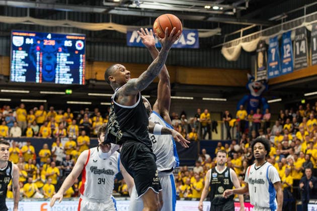 GER, ENBL VIMODROM Final 4, Halbfinale 2, SYNTAINICS MBC - Manchester Basketball. 22.04.2026, Stadthalle, Weißenfels, GER, ENBL VIMODROM Final 4, Halbfinale 2, SYNTAINICS MBC - Manchester Basketball. Charles Callison (Syntainics MBC, 23) Â Foto Alexander Trienitz Weißenfels Stadthalle Sachsen-Anhalt Deutschland