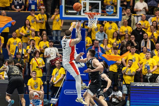 GER, ENBL VIMODROM Final 4, Halbfinale 2, SYNTAINICS MBC - Manchester Basketball. 22.04.2026, Stadthalle, Weißenfels, GER, ENBL VIMODROM Final 4, Halbfinale 2, SYNTAINICS MBC - Manchester Basketball. Max Jones (Manchester Basketball, 2) Â Foto Alexander Trienitz Weißenfels Stadthalle Sachsen-Anhalt Deutschland