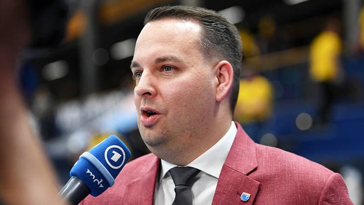 Basketball, ENBL VIMODROM Final Four 2026, Halbfinale, SYNTAINICS MBC (Mitteldeutscher Basketball Club Weissenfels) vs. Manchester Basketball (22.04.2026) 86:89 (49:42) MBC-Geschäftsführer Martin Geissler im Interview mit dem MDR ARD nach dem Spiel MBC Weißenfels gegen Manchester Basketball (22.04.2026) Weißenfels Sachsen-Anhalt Deutschland Stadthalle Weißenfels