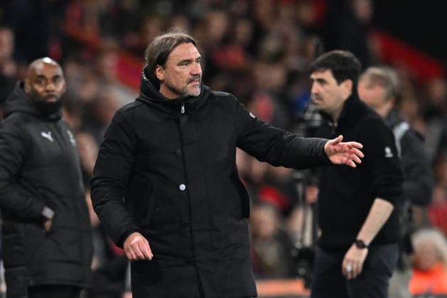 Bournemouth v Leeds United, Premier League Leeds United Manager Daniel Farke gestures during the Premier League match between Bournemouth and Leeds United at the Vitality Stadium, Bournemouth, UK on 22 April 2026. Bournemouth Vitality Stadium Dorset UK Editorial use only DataCo restrictions apply See www.football-dataco.com , Copyright: xGrahamxHuntx PSI-24147-0125