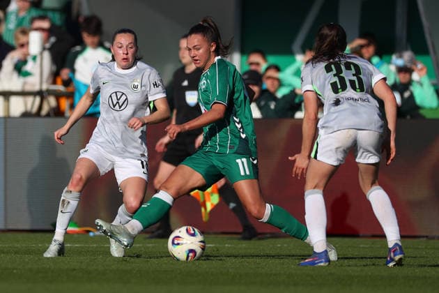 Bremen vs VfL, BL Frauen Bremen, 22.04.2026, Fußball, Frauen, Google Pixel Bundesliga, Saison 2025 2026, SV Werder Bremen vs VfL Wolfsburg, Janou Levels (VfL Wolfsburg), Maja Sternad (Werder Bremen) Deutschland