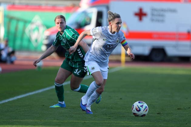 Bremen vs VfL, BL Frauen Bremen, 22.04.2026, Fußball, Frauen, Google Pixel Bundesliga, Saison 2025 2026, SV Werder Bremen vs VfL Wolfsburg, Sarah Gutmann (Werder Bremen), Svenja Huth (VfL Wolfsburg) Deutschland