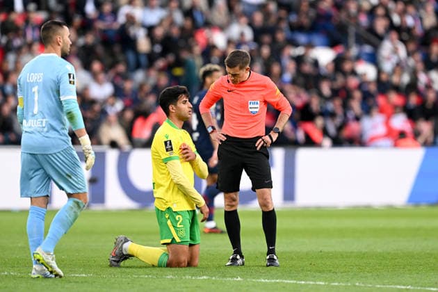 Paris Saint-Germain v FC Nantes - Ligue 1 McDonald s 2025 2026 Clement TURPIN (ARBITRE) - 02 Ali YOUSSIF YOUSSEF Ibrahim Almusrati (fcn) during the Ligue 1 McDonald s match between Paris Saint-Germain and Nantes at Parc des Princes on April 22, 2026 in Paris, France. Paris France  Copyright: xFEPx 776348324