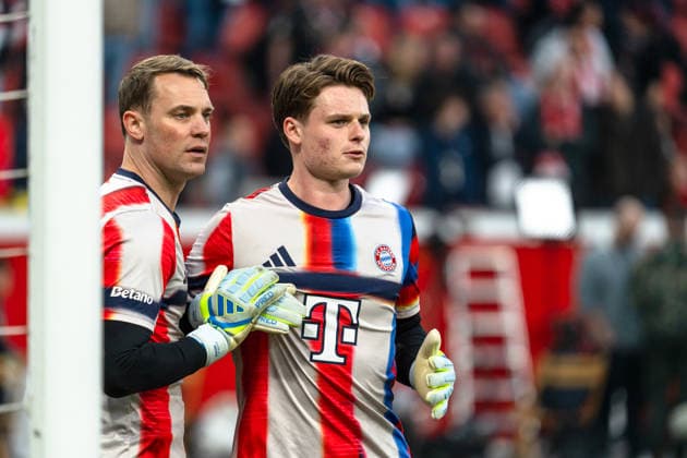 Deutschland: DFB-Pokal 2025 2026 Bayer 04 Leverkusen vs. FC Bayern München - Halbfinale - Mittwoch, 22.04.2026 BayArena (Nordrhein-Westfalen) Manuel Neuer (FC Bayern München, 1) Jonas Urbig (FC Bayern München, 40) *** Germany DFB Pokal 2025 2026 Bayer 04 Leverkusen vs FC Bayern Munich semi-final Wednesday, 22 04 2026 BayArena Nordrhein Westfalen Manuel Neuer FC Bayern Munich, 1 Jonas Urbig FC Bayern Munich, 40 Copyright: xCelinaxLeiersx