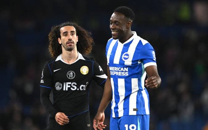 Danny Welbeck of Brighton finds something to laugh about with Marc Cucurella of Chelsea on the left in the Premier League match between Brighton and Hove Albion and Chelsea at the American Express Stadium , Brighton , UK - 21st April 2026 Brighton & Hove Albion vs Chelsea Premier League Football, Amex Stadium, Sussex, United Kingdom - 21 Apr 2026Brighton Amex Stadium Sussex United Kingdom EDITORIAL USE ONLY No use with unauthorised audio, video, data, fixture lists, club league logos or live services. Online in-match use limited to 120 images, no video emulation. No use in betting, games or single club league player publications. . No mer  Copyright: xSimonxDack TPI Shutterstockx 16839404be