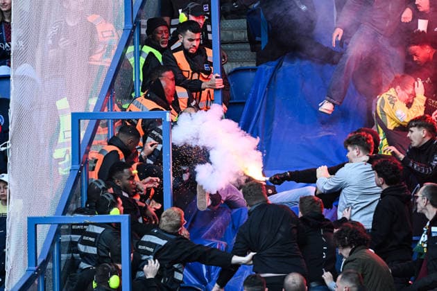 Incidents In The Nantes Supporters Section At Psg v Nantes - Paris Incidents in the Nantes supporters section at the Parc des Princes with clashes breaking out between hooded fans and security guards in Paris, France on April 22, 2026. Photo by Florian Poitout ABACAPRESS.COM Paris France  Copyright: xPoitoutxFlorian ABACAx