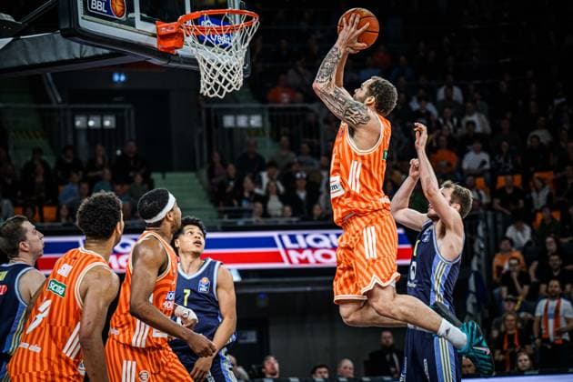 Neu Ulm, Deutschland, 22.04.26: Christopher Ledlum (ratiopharm ulm) und Malte Delow (ALBA Berlin) im Zweikampf waehrend des Basketball Bundesliga Spiels zwischen ratiopharm ulm vs ALBA Berlin in der ratiopharm Arena am 22. April 2026 in Neu Ulm, Deutschland. (Foto von Harry Langer DeFodi Images) ratiopharm Arena, Germany, 22.04.26: Christopher Ledlum (ratiopharm ulm) und Malte Delow (ALBA Berlin) battle for the ball during the Basketball Bundesliga match between ratiopharm ulm vs ALBA Berlin at Neu Ulm on April 22, 2026 in ratiopharm Arena, Germany. (Photo by Harry Langer DeFodi Images) (Photo by Harry Langer DeFodi Images) -