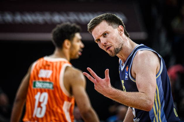 Neu Ulm, Deutschland, 22.04.26: Martin Hermannsson (ALBA Berlin) gestikuliert, gestik waehrend des Basketball Bundesliga Spiels zwischen ratiopharm ulm vs ALBA Berlin in der ratiopharm Arena am 22. April 2026 in Neu Ulm, Deutschland. (Foto von Harry Langer DeFodi Images) ratiopharm Arena, Germany, 22.04.26: Martin Hermannsson (ALBA Berlin) gestures during the Basketball Bundesliga match between ratiopharm ulm vs ALBA Berlin at Neu Ulm on April 22, 2026 in ratiopharm Arena, Germany. (Photo by Harry Langer DeFodi Images) (Photo by Harry Langer DeFodi Images) -