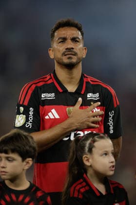 April 22, 2026, Rio De Janeiro, Rio De Janeiro, Brazil: RIO DE JANEIRO, BRAZIL - APRIL 22: DANILO of Flamengo looks on prior to the match between Flamengo and Vitoria as part of Copa do Brasil 2026 at Maracana Stadium on April 22, 2026 in Rio de Janeiro, Brazil. Rio De Janeiro Brazil - ZUMAc227 20260422_zsp_c227_024 Copyright: xRuanoxCarneirox