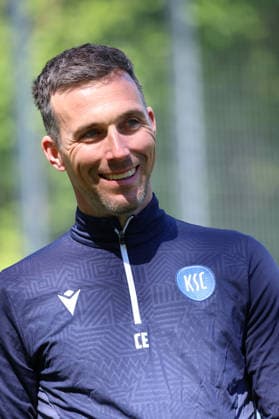 23.04.2026, xrekx, Fussball 2.Bundesliga, Karlsruher SC - Training v.l. Christian Eichner Trainer (Karlsruher SC) (DFL DFB REGULATIONS PROHIBIT ANY USE OF PHOTOGRAPHS as IMAGE SEQUENCES and or QUASI-VIDEO) Karlsruhe