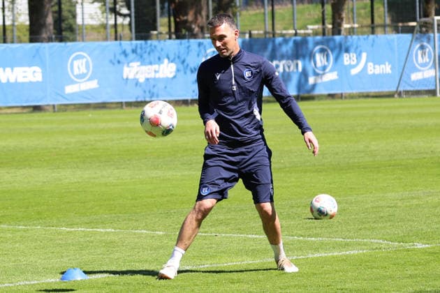 23.04.2026, xrekx, Fussball 2.Bundesliga, Karlsruher SC - Training v.l. Christian Eichner Trainer (Karlsruher SC) (DFL DFB REGULATIONS PROHIBIT ANY USE OF PHOTOGRAPHS as IMAGE SEQUENCES and or QUASI-VIDEO) Karlsruhe