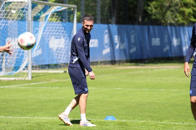23.04.2026, xrekx, Fussball 2.Bundesliga, Karlsruher SC - Training v.l. Christian Eichner Trainer (Karlsruher SC) (DFL DFB REGULATIONS PROHIBIT ANY USE OF PHOTOGRAPHS as IMAGE SEQUENCES and or QUASI-VIDEO) Karlsruhe
