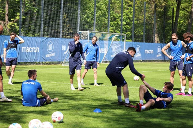 23.04.2026, xrekx, Fussball 2.Bundesliga, Karlsruher SC - Training v.l. Christian Eichner Trainer (Karlsruher SC) (DFL DFB REGULATIONS PROHIBIT ANY USE OF PHOTOGRAPHS as IMAGE SEQUENCES and or QUASI-VIDEO) Karlsruhe