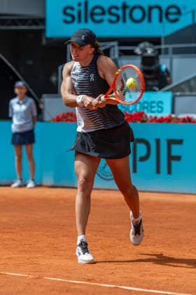 Mutua Madrid Open - Day Four MADRID, SPAIN - APRIL 23: Iga Swiatek of Poland in action against Daria Snigur of Ukraine in the Women s Singles Round of 64 match during the Mutua Madrid Open 2026 tournament celebrated at La Caja Magica on April 22, 2026 in Madrid, Spain. Madrid La Caja Magica Madrid Spain Copyright: xAlbertoxGardinx AGardin_20260423_Tennis_Madrid_Day4_0031