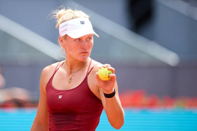 Mutua Madrid Open - Day Four Peyton Stearns of United States looks on against Aryna Sabalenka during the GirlÕs Singles match on day four of the Mutua Madrid Open at Caja Magica on April 23, 2026, in Madrid, Spain. Madrid Caja Magica Madrid Spain RL_MMO2K26_000774 Copyright: xRicardoxLarreinax