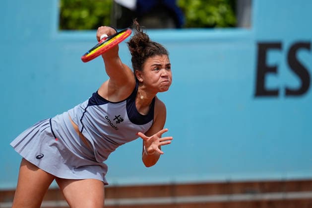 April 23, 2026, Madrid, Madrid, Spain: Jasmine Paolini of Italy plays against Laura Siegemund of Germany during the Mutua Madrid Open 2026, ATP, Tennis Herren Masters 1000 and WTA, Tennis Damen 1000, at La Caja Magica on April 23, 2026 in Madrid, Spain. Madrid Spain - ZUMAa181 20260423_zaa_a181_232 Copyright: xDennisxAgyemanx