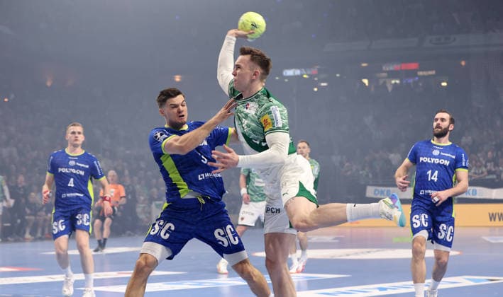 Kay Smits, Lasse Andersson am Ball Zweikampf Spielszene Aktion Handball HBL Bundesliga Herren 29. Spieltag Saison 2025 2026 23.04.2026 Füchse Berlin vs VfL Gummersbach