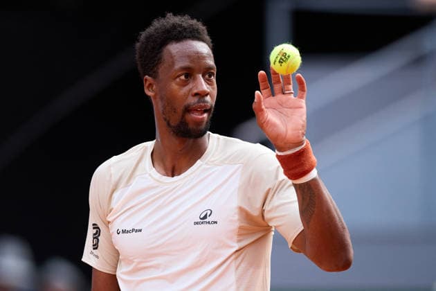 Mutua Madrid Open - Day Four Gael Monfils of France serves against Camilo Ugo Carabelli of Argentina during the Men™s Singles match on day four of the Mutua Madrid Open at Caja Magica on April 23, 2026, in Madrid, Spain. Madrid Caja Magica Madrid Spain RL_MMO2K26_000853 Copyright: xRicardoxLarreinax
