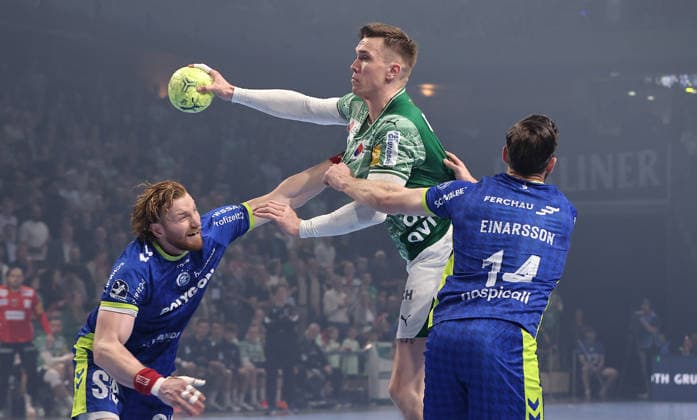 Tom Kiesler, Lasse Andersson am Ball, Teitur Örn Einarsson Zweikampf Spielszene Aktion Handball HBL Bundesliga Herren 29. Spieltag Saison 2025 2026 23.04.2026 Füchse Berlin vs VfL Gummersbach