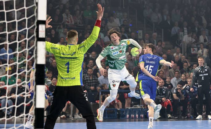 Nils Lichtlein erzielt ein Tor gegen Torwart Dominik Kuzmanovic, Miro Schluroff Zweikampf Spielszene Aktion Handball HBL Bundesliga Herren 29. Spieltag Saison 2025 2026 23.04.2026 Füchse Berlin vs VfL Gummersbach