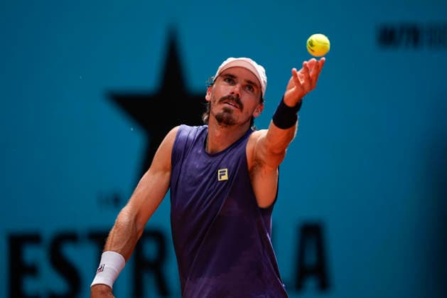 April 23, 2026, Madrid, Madrid, Spain: Patrick Kypson of USA plays against Stefanos Tsitsipas of Greece during the Mutua Madrid Open 2026, ATP, Tennis Herren Masters 1000 and WTA, Tennis Damen 1000, at La Caja Magica on April 23, 2026 in Madrid, Spain. Madrid Spain - ZUMAa181 20260423_zaa_a181_280 Copyright: xOscarxJ.xBarrosox