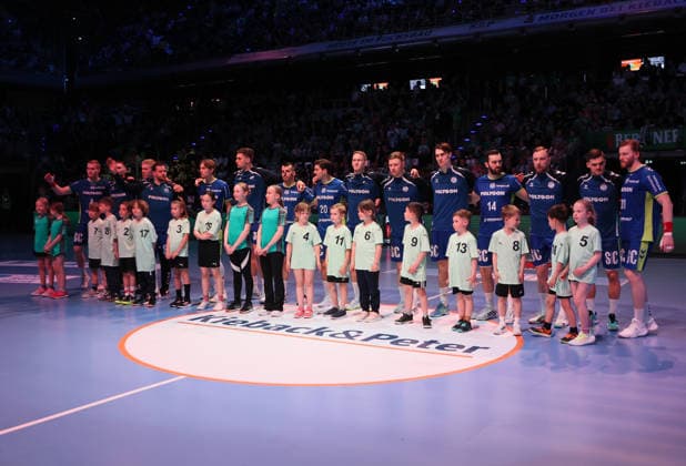 GER HBL Saison 2025 2026 FÜCHSE Berlin vs VfL Gummersbach, 23.04.26, Max-Schmeling-Halle, Berlin, Team VfL Gummersbach, Einlaufzeremonie, vor dem Spiel